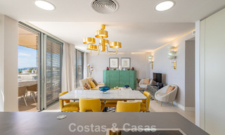 Exclusivo ático con impresionantes vistas abiertas al mar en venta en primera línea de playa en Estepona 801258 