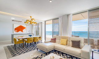 Exclusivo ático con impresionantes vistas abiertas al mar en venta en primera línea de playa en Estepona 801260 