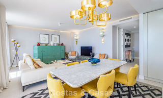 Exclusivo ático con impresionantes vistas abiertas al mar en venta en primera línea de playa en Estepona 801261 