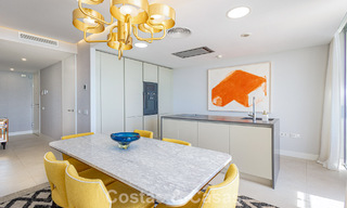 Exclusivo ático con impresionantes vistas abiertas al mar en venta en primera línea de playa en Estepona 801262 
