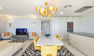Exclusivo ático con impresionantes vistas abiertas al mar en venta en primera línea de playa en Estepona 801263 