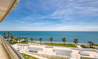 Exclusivo ático con impresionantes vistas abiertas al mar en venta en primera línea de playa en Estepona 801266 