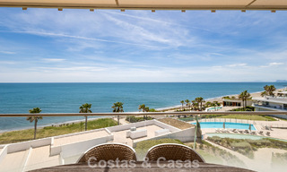 Exclusivo ático con impresionantes vistas abiertas al mar en venta en primera línea de playa en Estepona 801267 