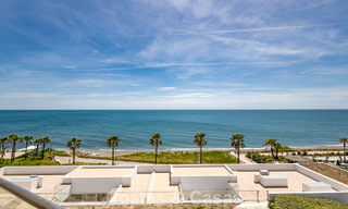 Exclusivo ático con impresionantes vistas abiertas al mar en venta en primera línea de playa en Estepona 801268 