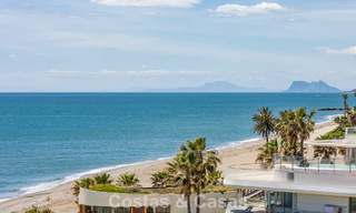 Exclusivo ático con impresionantes vistas abiertas al mar en venta en primera línea de playa en Estepona 801270 