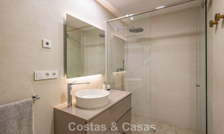 Exclusivo ático con impresionantes vistas abiertas al mar en venta en primera línea de playa en Estepona 801271 