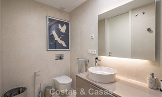 Exclusivo ático con impresionantes vistas abiertas al mar en venta en primera línea de playa en Estepona 801272 