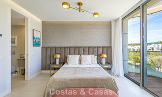 Exclusivo ático con impresionantes vistas abiertas al mar en venta en primera línea de playa en Estepona 801275 