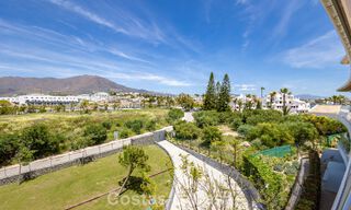Exclusivo ático con impresionantes vistas abiertas al mar en venta en primera línea de playa en Estepona 801278 