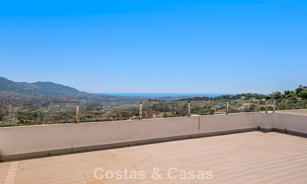 Villa de lujo contemporánea con elegante arquitectura moderna e impresionantes vistas en venta en Marbella Este 801163