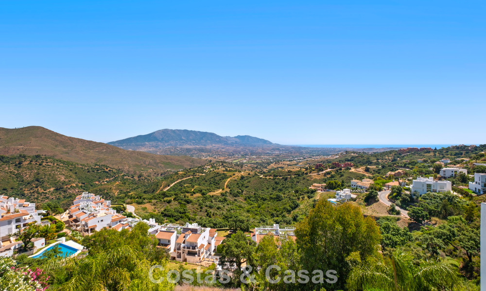 Villa de lujo contemporánea con elegante arquitectura moderna e impresionantes vistas en venta en Marbella Este 801164