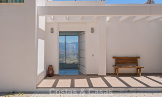 Villa de lujo contemporánea con elegante arquitectura moderna e impresionantes vistas en venta en Marbella Este 801168 