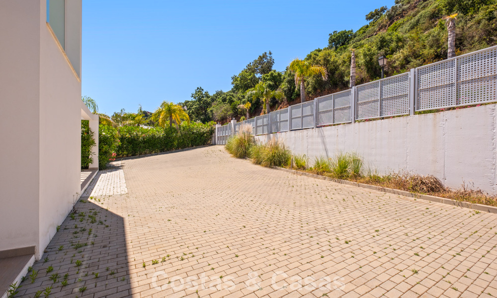Villa de lujo contemporánea con elegante arquitectura moderna e impresionantes vistas en venta en Marbella Este 801169