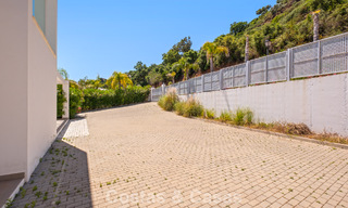 Villa de lujo contemporánea con elegante arquitectura moderna e impresionantes vistas en venta en Marbella Este 801169 