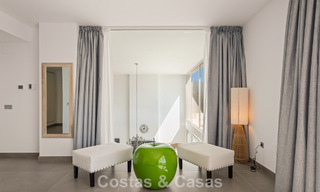 Villa de lujo contemporánea con elegante arquitectura moderna e impresionantes vistas en venta en Marbella Este 801173 