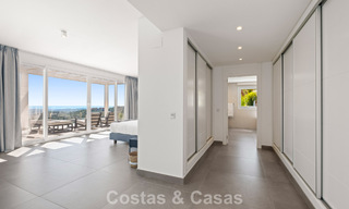 Villa de lujo contemporánea con elegante arquitectura moderna e impresionantes vistas en venta en Marbella Este 801176 