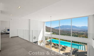 Villa de lujo contemporánea con elegante arquitectura moderna e impresionantes vistas en venta en Marbella Este 801179 