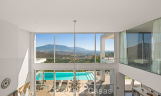 Villa de lujo contemporánea con elegante arquitectura moderna e impresionantes vistas en venta en Marbella Este 801180 