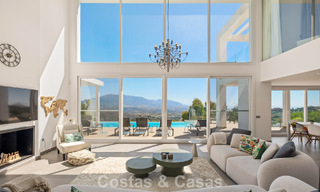 Villa de lujo contemporánea con elegante arquitectura moderna e impresionantes vistas en venta en Marbella Este 801185 