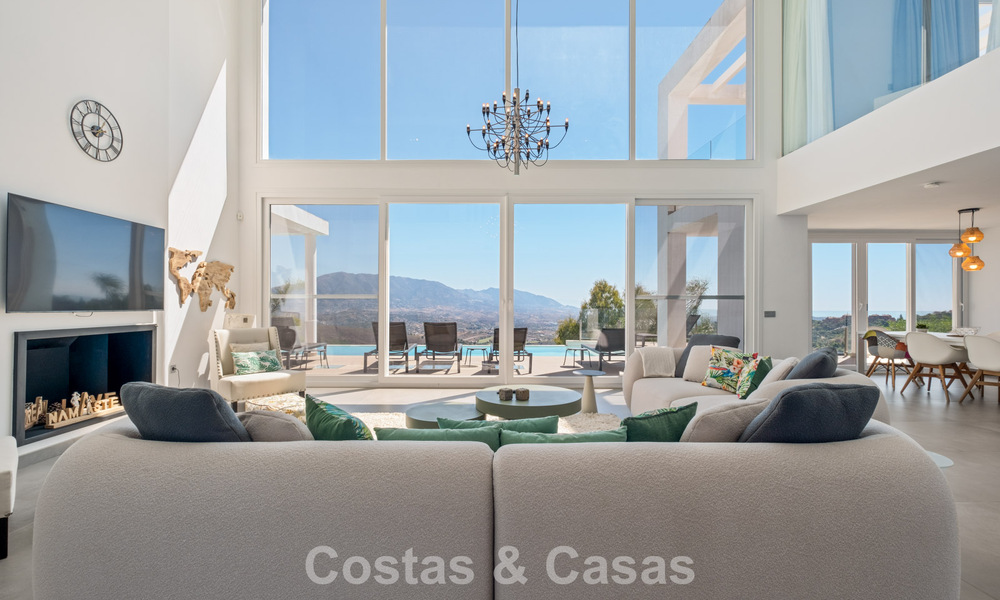 Villa de lujo contemporánea con elegante arquitectura moderna e impresionantes vistas en venta en Marbella Este 801186