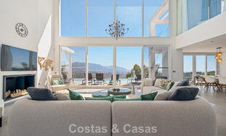 Villa de lujo contemporánea con elegante arquitectura moderna e impresionantes vistas en venta en Marbella Este 801186 
