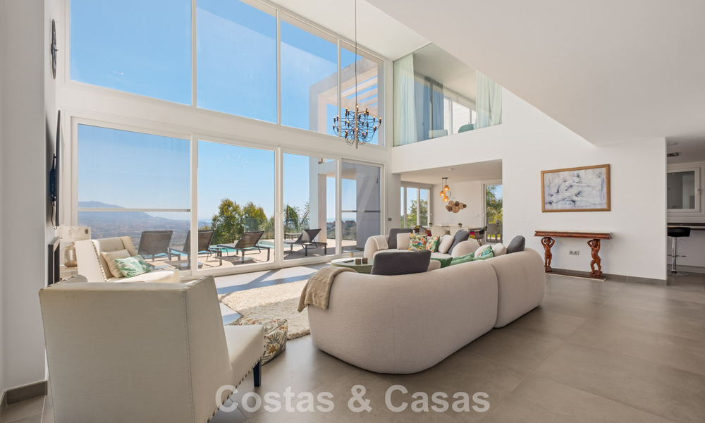 Villa de lujo contemporánea con elegante arquitectura moderna e impresionantes vistas en venta en Marbella Este 801188