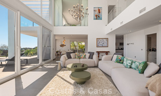 Villa de lujo contemporánea con elegante arquitectura moderna e impresionantes vistas en venta en Marbella Este 801192 