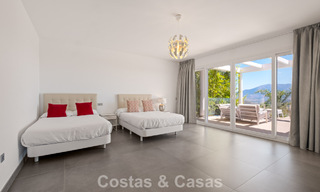 Villa de lujo contemporánea con elegante arquitectura moderna e impresionantes vistas en venta en Marbella Este 801200 
