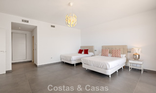 Villa de lujo contemporánea con elegante arquitectura moderna e impresionantes vistas en venta en Marbella Este 801201 