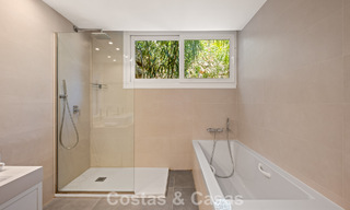 Villa de lujo contemporánea con elegante arquitectura moderna e impresionantes vistas en venta en Marbella Este 801203 