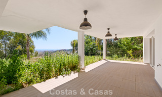 Villa de lujo contemporánea con elegante arquitectura moderna e impresionantes vistas en venta en Marbella Este 801206 