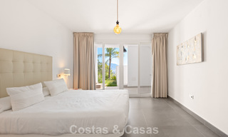 Villa de lujo contemporánea con elegante arquitectura moderna e impresionantes vistas en venta en Marbella Este 801210 