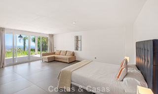 Villa de lujo contemporánea con elegante arquitectura moderna e impresionantes vistas en venta en Marbella Este 801212 