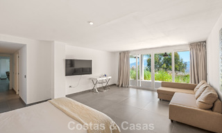 Villa de lujo contemporánea con elegante arquitectura moderna e impresionantes vistas en venta en Marbella Este 801213 