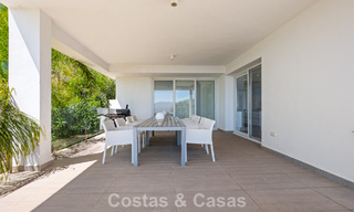 Villa de lujo contemporánea con elegante arquitectura moderna e impresionantes vistas en venta en Marbella Este 801214 