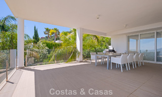 Villa de lujo contemporánea con elegante arquitectura moderna e impresionantes vistas en venta en Marbella Este 801216 