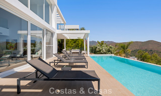 Villa de lujo contemporánea con elegante arquitectura moderna e impresionantes vistas en venta en Marbella Este 801220 