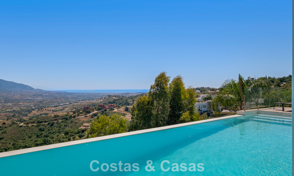 Villa de lujo contemporánea con elegante arquitectura moderna e impresionantes vistas en venta en Marbella Este 801221