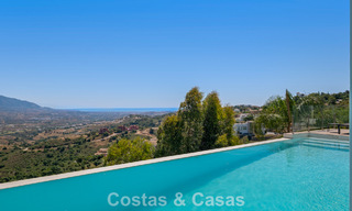 Villa de lujo contemporánea con elegante arquitectura moderna e impresionantes vistas en venta en Marbella Este 801221 