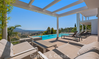 Villa de lujo contemporánea con elegante arquitectura moderna e impresionantes vistas en venta en Marbella Este 801222 