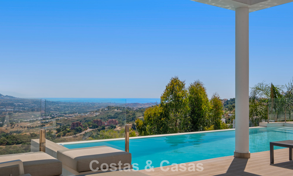 Villa de lujo contemporánea con elegante arquitectura moderna e impresionantes vistas en venta en Marbella Este 801223
