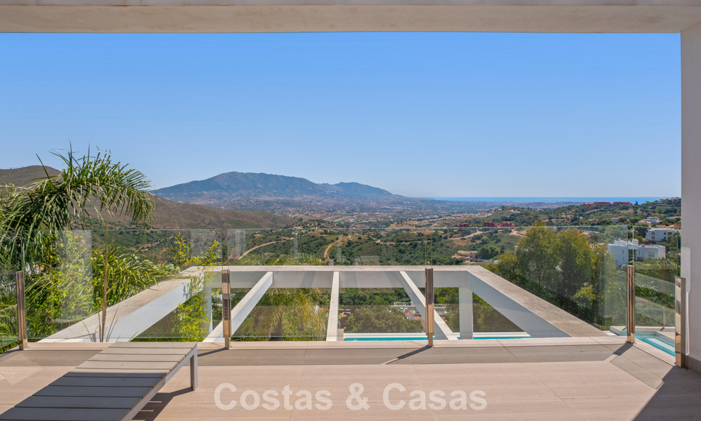 Villa de lujo contemporánea con elegante arquitectura moderna e impresionantes vistas en venta en Marbella Este 801228