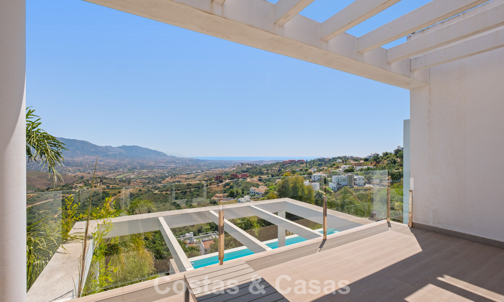 Villa de lujo contemporánea con elegante arquitectura moderna e impresionantes vistas en venta en Marbella Este 801229