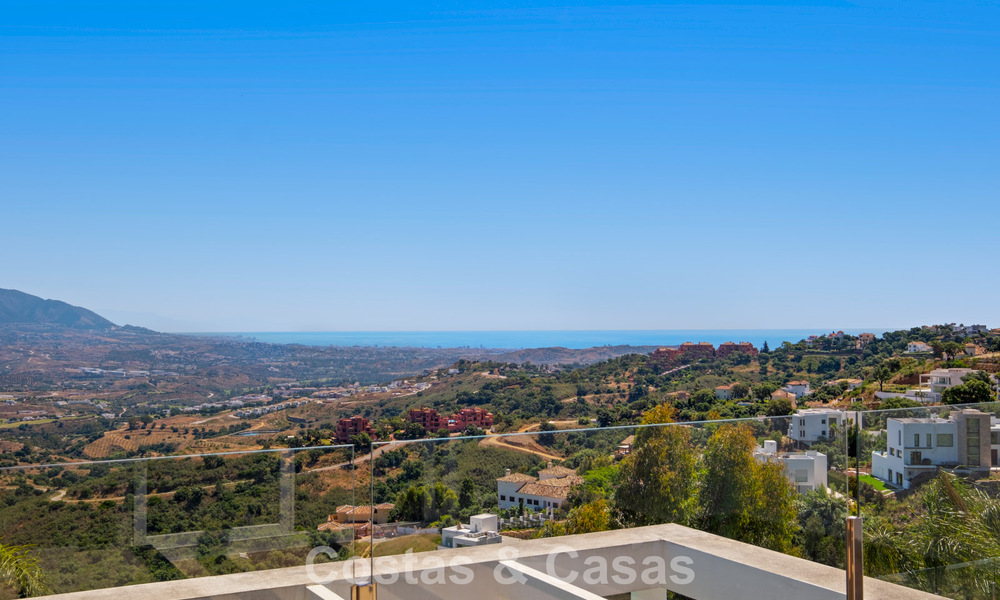 Villa de lujo contemporánea con elegante arquitectura moderna e impresionantes vistas en venta en Marbella Este 801230