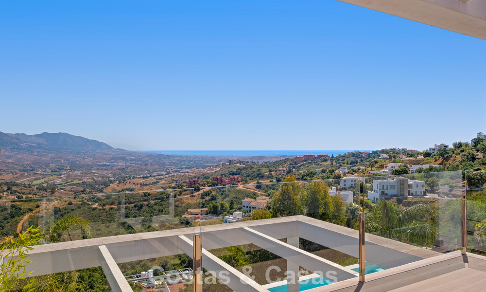 Villa de lujo contemporánea con elegante arquitectura moderna e impresionantes vistas en venta en Marbella Este 801231