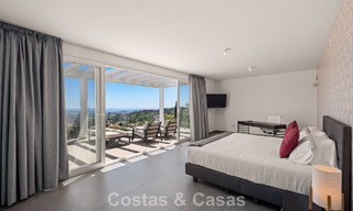 Villa de lujo contemporánea con elegante arquitectura moderna e impresionantes vistas en venta en Marbella Este 801233 