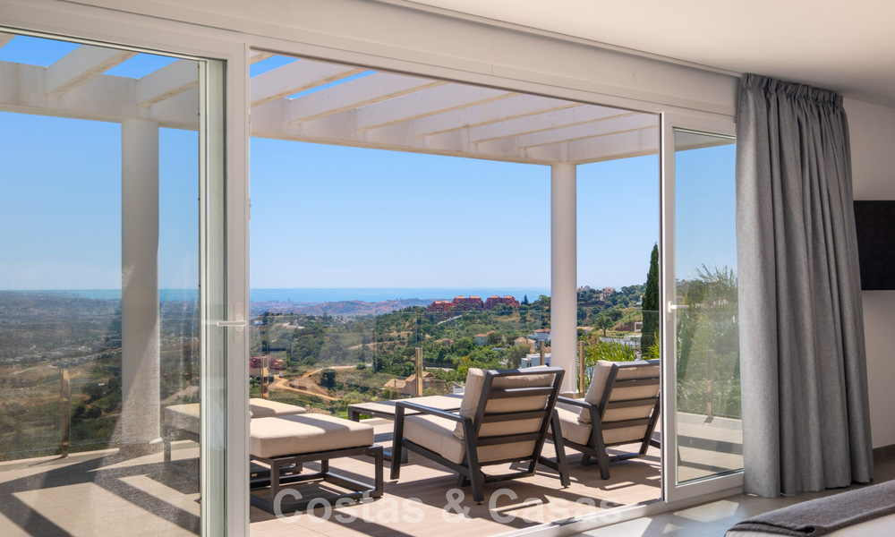 Villa de lujo contemporánea con elegante arquitectura moderna e impresionantes vistas en venta en Marbella Este 801234