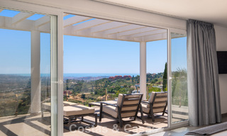 Villa de lujo contemporánea con elegante arquitectura moderna e impresionantes vistas en venta en Marbella Este 801234 
