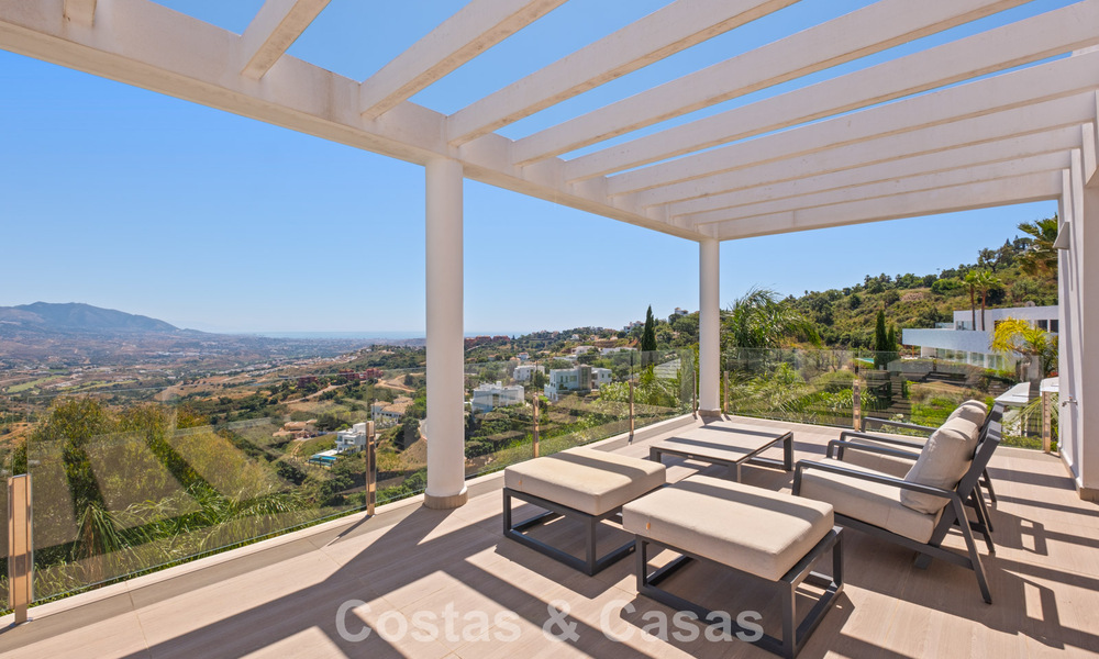 Villa de lujo contemporánea con elegante arquitectura moderna e impresionantes vistas en venta en Marbella Este 801236