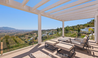 Villa de lujo contemporánea con elegante arquitectura moderna e impresionantes vistas en venta en Marbella Este 801236 